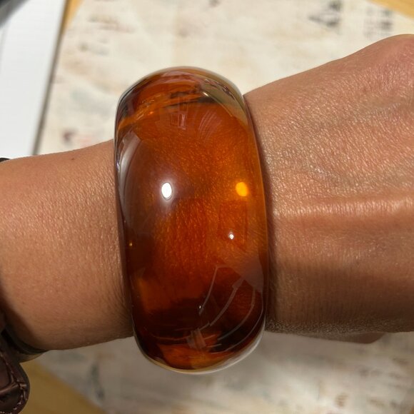 Bold Vintage Heavy Amber Iced Tea Domed Lucite Wide Bangle Bracelet Mod - Picture 11 of 11
